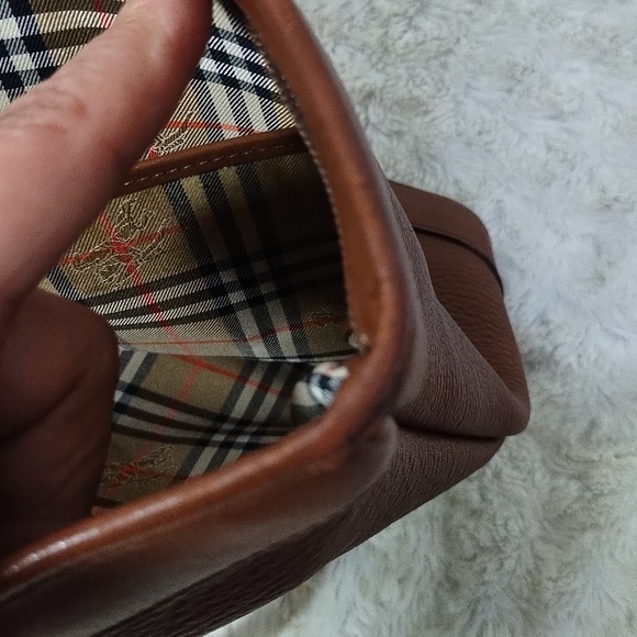 Vintage Burberry LeatherTote Bag. - Picture 11 of 16